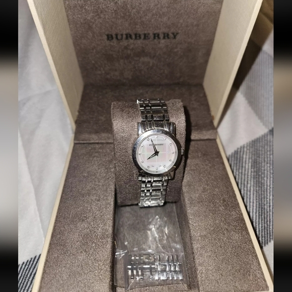 Burberry Heritage Watch Good Condition Luxury Womens Stainless Steel Designer - Picture 4 of 6